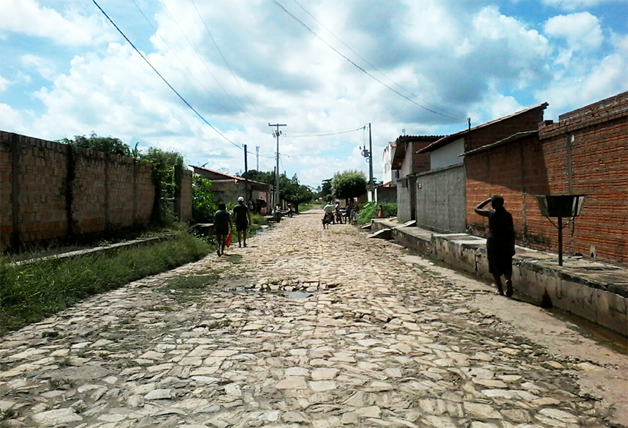 Mulher é morta a facadas dentro de casa no Bairro Betânia, em Altos